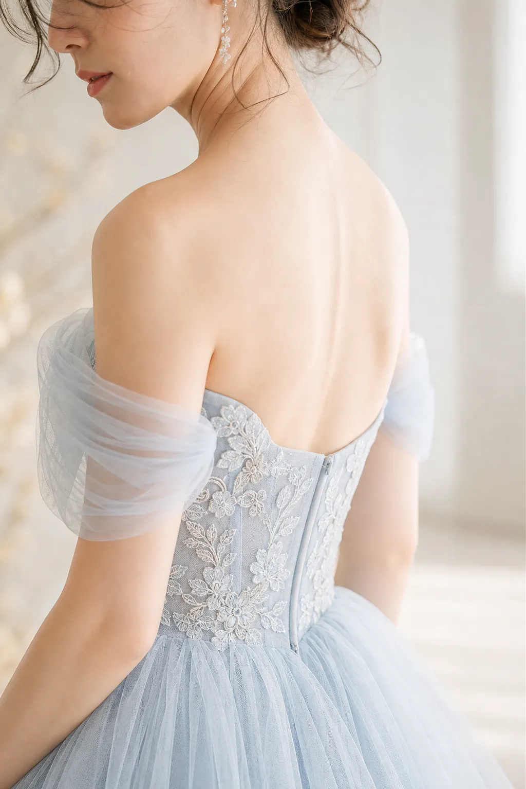 カラードレス素材｜ブルードレスのバックスタイル