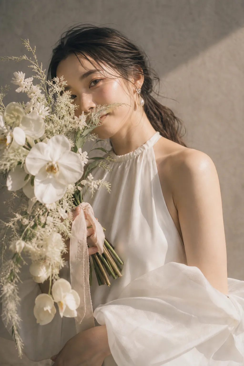 ブーケ写真｜花嫁とブーケのクローズアップ写真